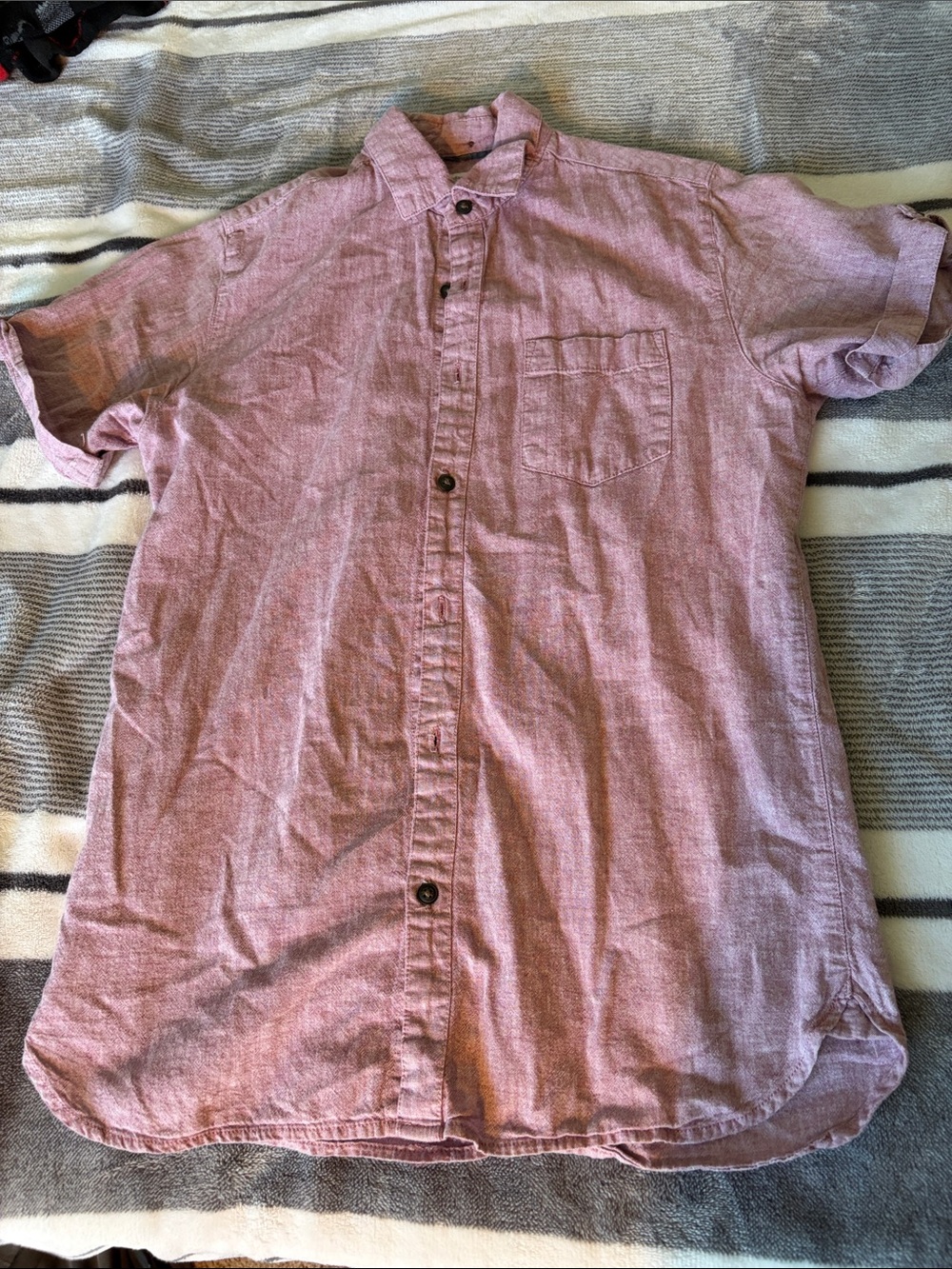 Men's Short-Sleeve Button-Down Shirt in Dusty Rose